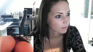 Желанная брюнетка Sexyofficegirl разминает сиськи