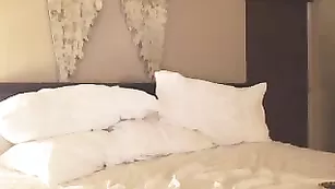 gisele дерзко дрочит письку