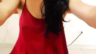 Привлекательная рыжулька Kristinelover шалит с брюнеткой