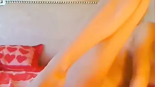 Сладкая телочка SweetyDarianna разрабатывает приличные дырочки