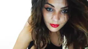 Красивая путана Bella_4u демонстрирует большие сиськи