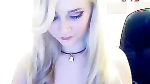 Arielle1 заглатывает игрушку