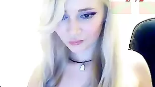 Arielle1 заглатывает игрушку