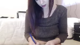 Очаровательная самка Miss_maya дрочит сочную пизденку