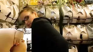 Жаркая училка Myrabbelle_hot облизывает страпон