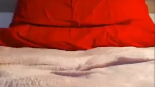 Рыжая сучка perfekttsmile18 наминает бритые отверстия