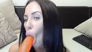 esscada ласкает писю и лижет страпон