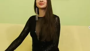 Graffinya сосет член и ебется в анал