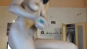 Сексуальная дама Brunettealesya мастурбирует пилотку