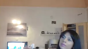 Сексуальная дама Brunettealesya мастурбирует пилотку