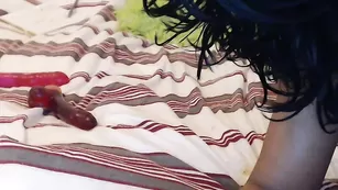 Соблазнительная курва Miah_charme смачно тереби пизду