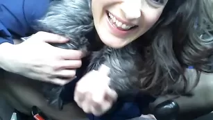 Строптивая стерва Shypuppy похотливо шалит в машине
