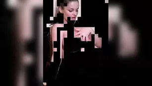 Беременная дамочка Marta_jeorge ласкает свои прелести