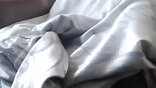 Сексуальная блондинка Pame_la ласкает себя пальчиками