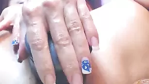 Светлая бабища RaisaWetsX хвастается раздолбанными дырками