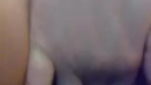 Блондиночка umniza7777 ласкает киску и кончает от удовольствия