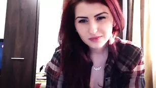 Импозантная девка Robertaxxx общается во фри чате