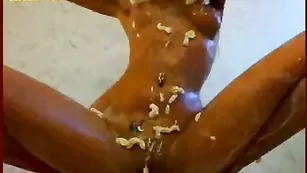 SexySu4ka дрочит в пене