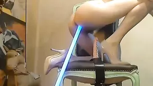 ElisaDeathNaked ебет себя на стуле большим дилдо