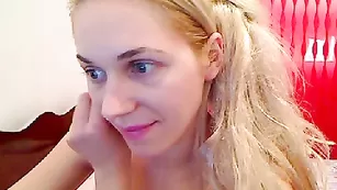 Строптивая блонда Lovelyblondy вертит большой задницей