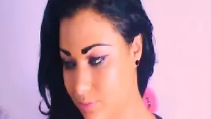 Горячая брюнеточка DeviousAngel удивляет большими титьками