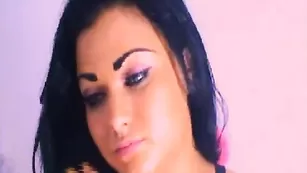 Горячая брюнеточка DeviousAngel удивляет большими титьками