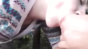 Самочка Escha_Logy исполнила минет чуваку на улице