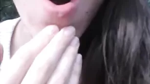 Самочка Escha_Logy исполнила минет чуваку на улице