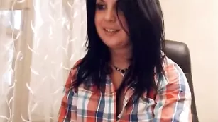 Изумительная пассия LuckySharm эффектно показывает свои ножки