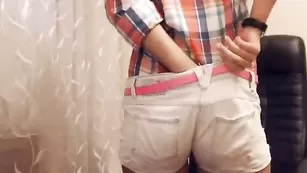 Изумительная пассия LuckySharm эффектно показывает свои ножки