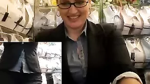 Строгая девица Myrabbelle_hot таки показывает свои прелести