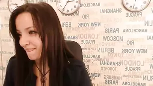 Горячая жрица HotLittleAngel теребит пилотку