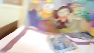 Alexxxela1 пышная сучка трахает себя во все щели