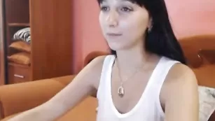 Замечательная дамочка JasmineGirl обнажает красивые сисечки