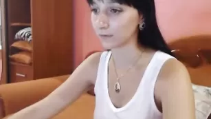 Замечательная дамочка JasmineGirl обнажает красивые сисечки