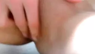 KianaDollx мастурбирует пальчиками