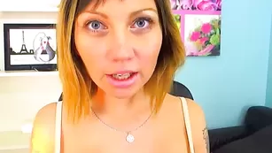 tatt0oedcutie дрочит пилотку на стуле