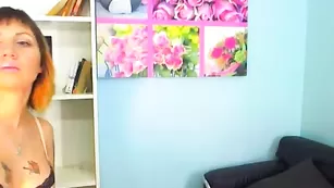 tatt0oedcutie дрочит пилотку на стуле