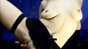 Бесподобная пассия BadGirlXSex мастурбирует киску пальчиками