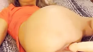 Привлекательная проказница Marinelochka насыщенно ласкается с самотыком