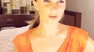 Привлекательная проказница Marinelochka насыщенно ласкается с самотыком