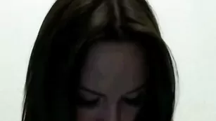 Пылкая шлюха Escada показывает бритые дырочки