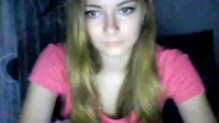 Молоденькая девчонка anasteisha19 показывает сочную попку