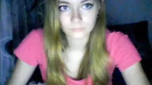 Молоденькая девчонка anasteisha19 показывает сочную попку