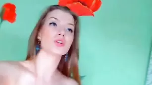 ole4kaangel трахает себя в пизду длинным самотыкм