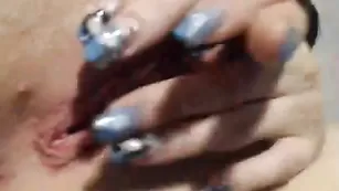 Mira нежная киска в зоне риска