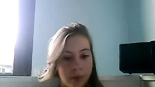 Олеся мастурбирует в видеочате