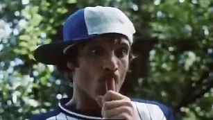 Классная тетка CrazyDaisy сосет на свежем воздухе