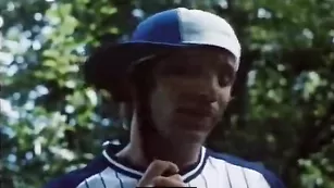 Классная тетка CrazyDaisy сосет на свежем воздухе