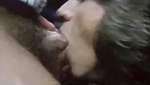 Классная тетка CrazyDaisy сосет на свежем воздухе